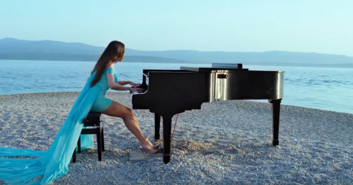 Music video by Lola Astanova on Zlatni rat