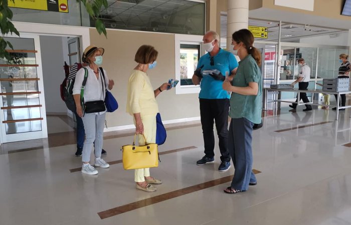 First passanger airplane lands on Brač