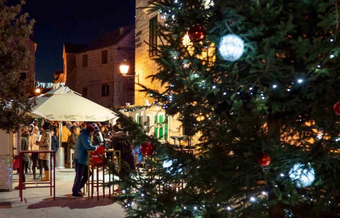 Christmas market in Bol