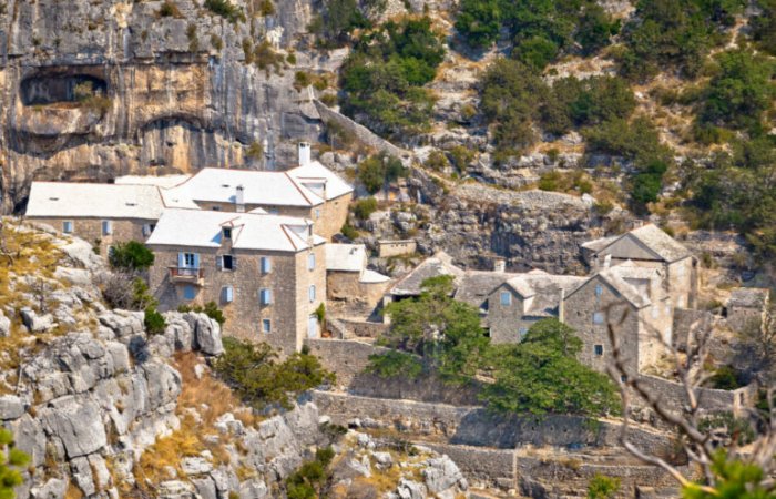 Sakralna baština otoka Brača